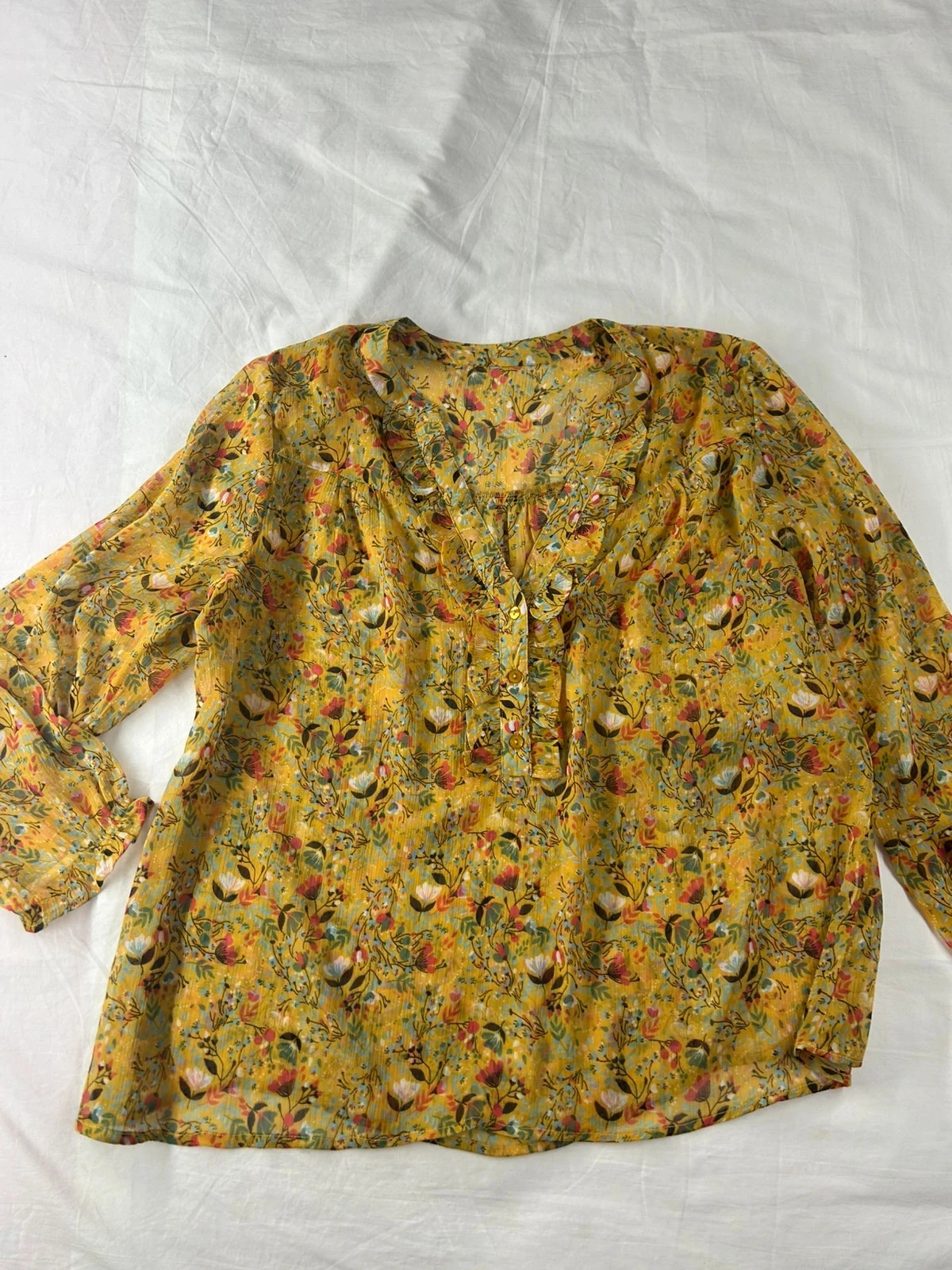 Blouse à manches longues jaune moutarde à motifs vintage effet transparent dentelle